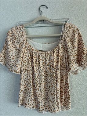Urban Romantics Women's White & Brown Leopard Print Peasant Top